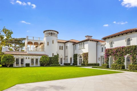 House in Palm Beach, Florida 15 bedrooms, 2000.56 sq.m. № 2258156 - photo 16