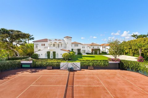 House in Palm Beach, Florida 15 bedrooms, 2000.56 sq.m. № 2258156 - photo 25