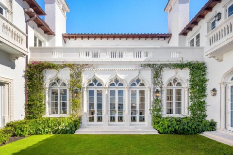 House in Palm Beach, Florida 15 bedrooms, 2000.56 sq.m. № 2258156 - photo 21