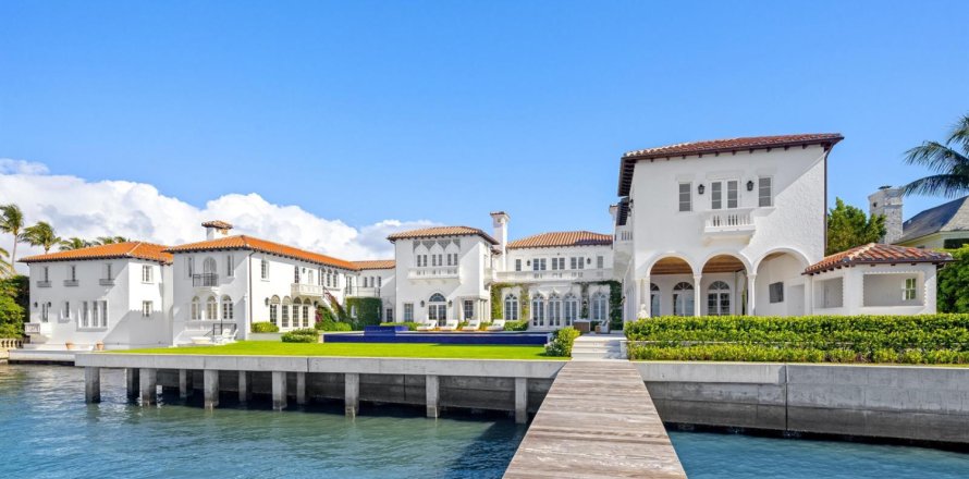 House in Palm Beach, Florida 15 bedrooms, 2000.56 sq.m. № 2258156