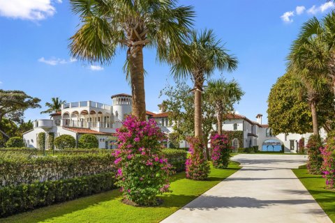 House in Palm Beach, Florida 15 bedrooms, 2000.56 sq.m. № 2258156 - photo 15