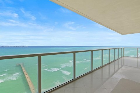 Condo in Sunny Isles Beach, Florida, 2 bedrooms  № 1703773 - photo 19