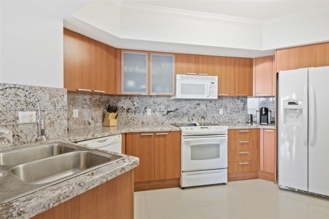 Condo in Sunny Isles Beach, Florida, 2 bedrooms  № 1703773 - photo 7