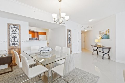 Condo in Sunny Isles Beach, Florida, 2 bedrooms  № 1703773 - photo 5