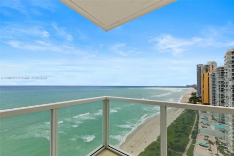 Condo in Sunny Isles Beach, Florida, 2 bedrooms  № 1703773 - photo 17
