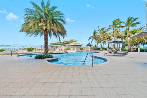 Condo in Sunny Isles Beach, Florida, 2 bedrooms  № 1703773 - photo 29