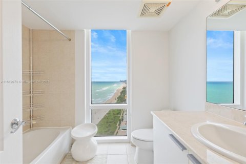 Condo in Sunny Isles Beach, Florida, 2 bedrooms  № 1703773 - photo 16