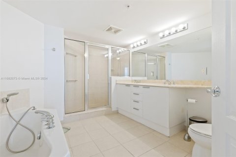 Condo in Sunny Isles Beach, Florida, 2 bedrooms  № 1703773 - photo 13