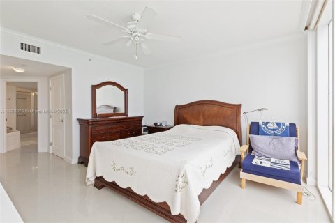 Condo in Sunny Isles Beach, Florida, 2 bedrooms  № 1703773 - photo 10