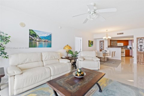 Condo in Sunny Isles Beach, Florida, 2 bedrooms  № 1703773 - photo 3