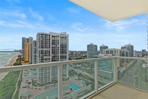 Condo in Sunny Isles Beach, Florida, 2 bedrooms  № 1703773 - photo 21