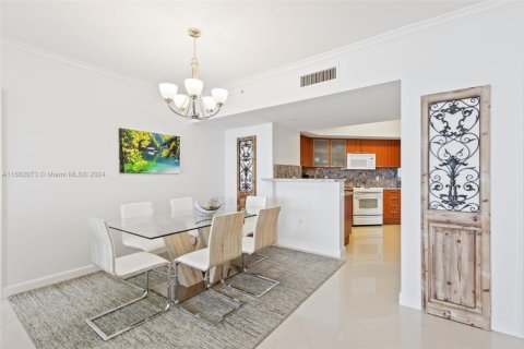 Condo in Sunny Isles Beach, Florida, 2 bedrooms  № 1703773 - photo 4
