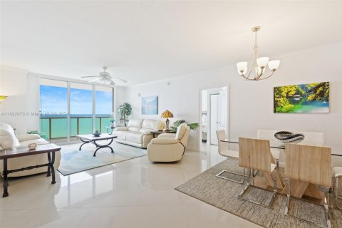 Condo in Sunny Isles Beach, Florida, 2 bedrooms  № 1703773 - photo 2