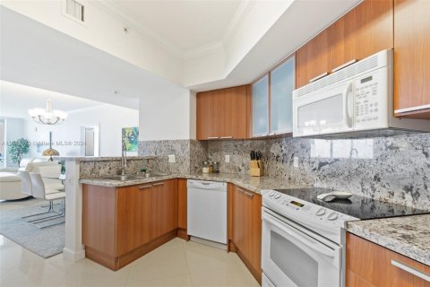 Condo in Sunny Isles Beach, Florida, 2 bedrooms  № 1703773 - photo 6