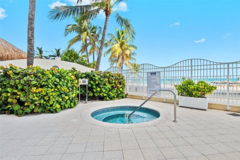 Condo in Sunny Isles Beach, Florida, 2 bedrooms  № 1703773 - photo 28