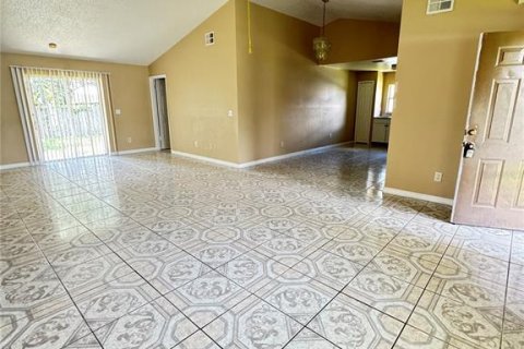 Villa ou maison à louer à Orlando, Floride: 3 chambres, 137.68 m2 № 2167811 - photo 3