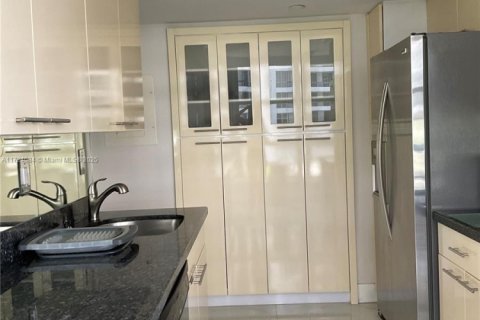 Снять в аренду кондоминиум в Авентура, Флорида 2 спальни, 134.43м2, № 1731363 - фото 9