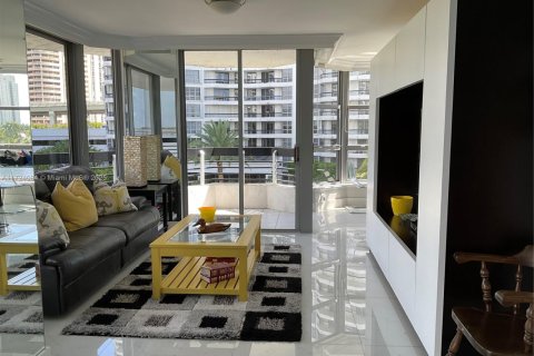 Снять в аренду кондоминиум в Авентура, Флорида 2 спальни, 134.43м2, № 1731363 - фото 7