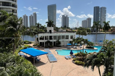 Снять в аренду кондоминиум в Авентура, Флорида 2 спальни, 134.43м2, № 1731363 - фото 2