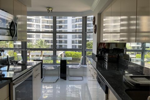 Снять в аренду кондоминиум в Авентура, Флорида 2 спальни, 134.43м2, № 1731363 - фото 10