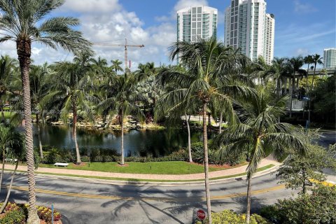 Снять в аренду кондоминиум в Авентура, Флорида 2 спальни, 134.43м2, № 1731363 - фото 1