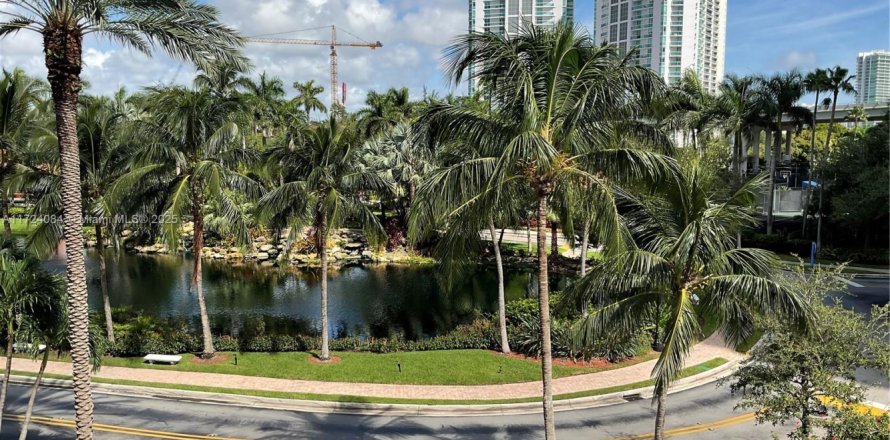 Condo à Aventura, Floride, 2 chambres № 1731363