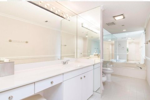 Condominio en venta en Riviera Beach, Florida, 2 dormitorios, 186.83 m2 № 2245274 - foto 8