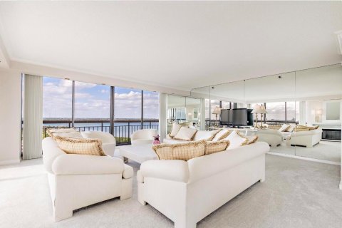 Condominio en venta en Riviera Beach, Florida, 2 dormitorios, 186.83 m2 № 2245274 - foto 3