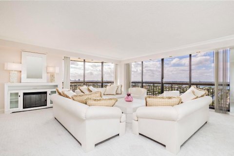 Condominio en Riviera Beach, Florida, 2 dormitorios  № 2245274