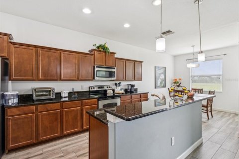 House in Land O' Lakes, Florida 4 bedrooms, 180.97 sq.m. № 1845176 - photo 11