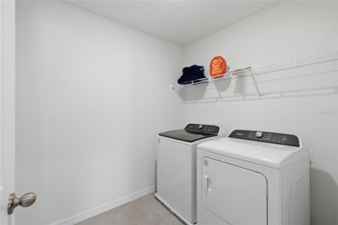 House in Newberry, Florida 5 bedrooms, 220.18 sq.m. № 2277638 - photo 26