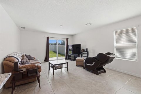 House in Newberry, Florida 5 bedrooms, 220.18 sq.m. № 2277638 - photo 8