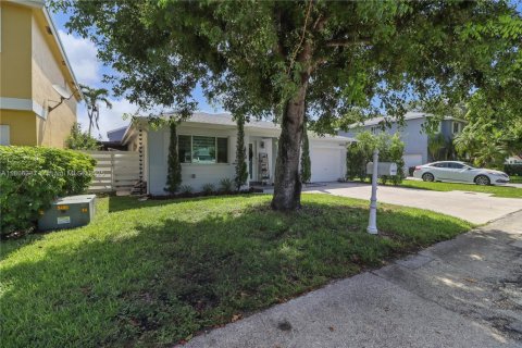 House in Miami, Florida 3 bedrooms, 123.1 sq.m. № 1925303 - photo 30