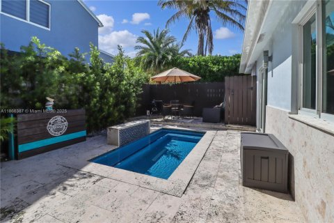 House in Miami, Florida 3 bedrooms, 123.1 sq.m. № 1925303 - photo 27