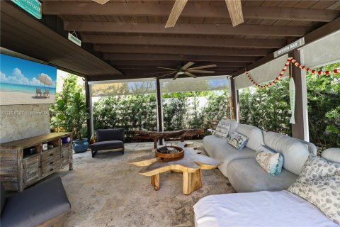 House in Miami, Florida 3 bedrooms, 123.1 sq.m. № 1925303 - photo 24