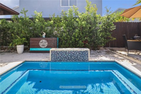 House in Miami, Florida 3 bedrooms, 123.1 sq.m. № 1925303 - photo 29