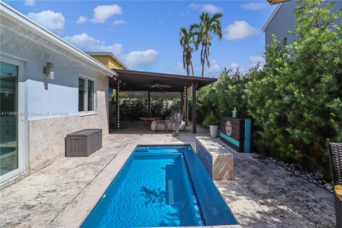 House in Miami, Florida 3 bedrooms, 123.1 sq.m. № 1925303 - photo 28