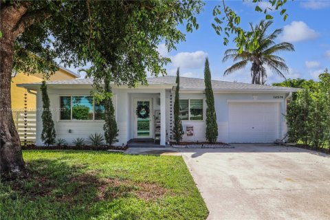 House in Miami, Florida 3 bedrooms, 123.1 sq.m. № 1925303 - photo 1
