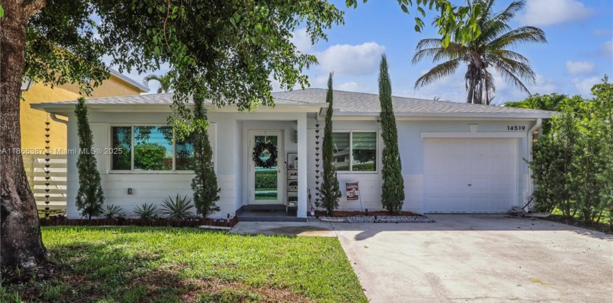 House in Miami, Florida 3 bedrooms, 123.1 sq.m. № 1925303