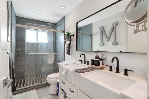 House in Miami, Florida 3 bedrooms, 123.1 sq.m. № 1925303 - photo 17