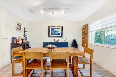 House in Miami, Florida 3 bedrooms, 123.1 sq.m. № 1925303 - photo 12