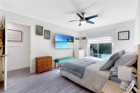 House in Miami, Florida 3 bedrooms, 123.1 sq.m. № 1925303 - photo 16