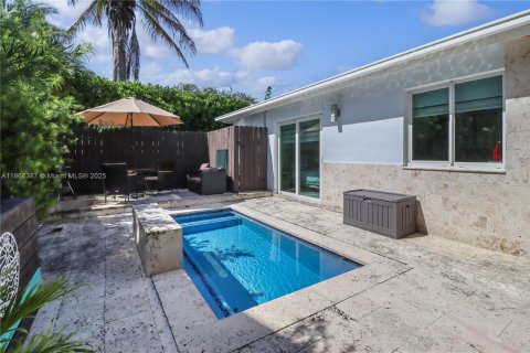 House in Miami, Florida 3 bedrooms, 123.1 sq.m. № 1925303 - photo 2