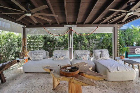 House in Miami, Florida 3 bedrooms, 123.1 sq.m. № 1925303 - photo 26