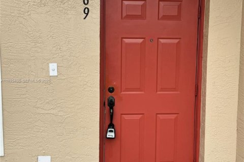 Townhouse in Plantation, Florida 2 bedrooms, 118.91 sq.m. № 1983914