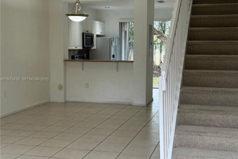 Townhouse in Plantation, Florida 2 bedrooms, 118.91 sq.m. № 1983914 - photo 4