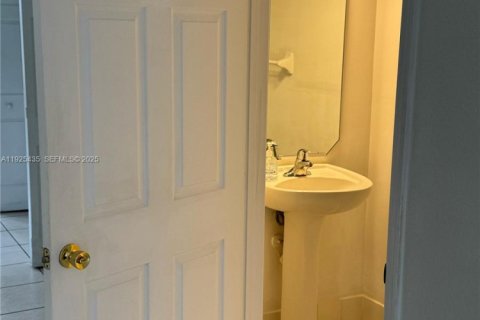Townhouse in Plantation, Florida 2 bedrooms, 118.91 sq.m. № 1983914 - photo 7