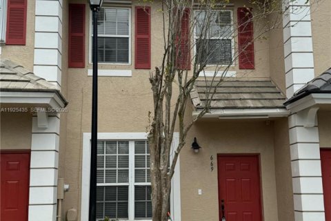 Townhouse in Plantation, Florida 2 bedrooms, 118.91 sq.m. № 1983914 - photo 2