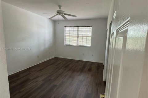 Townhouse in Plantation, Florida 2 bedrooms, 118.91 sq.m. № 1983914 - photo 9