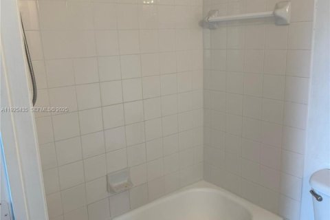 Townhouse in Plantation, Florida 2 bedrooms, 118.91 sq.m. № 1983914 - photo 12